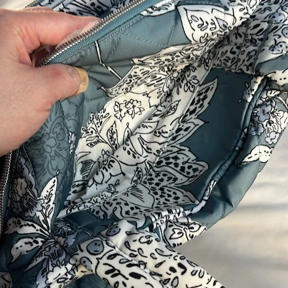 NWT Vera Bradley Grand Weekender Travel Bag - Tiger Lily Blue Oar - Picture 8 of 8